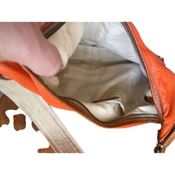 Dooney & Bourke Womens Orange Signature Classic Leather Shoulder Bag - Picture 4 of 6